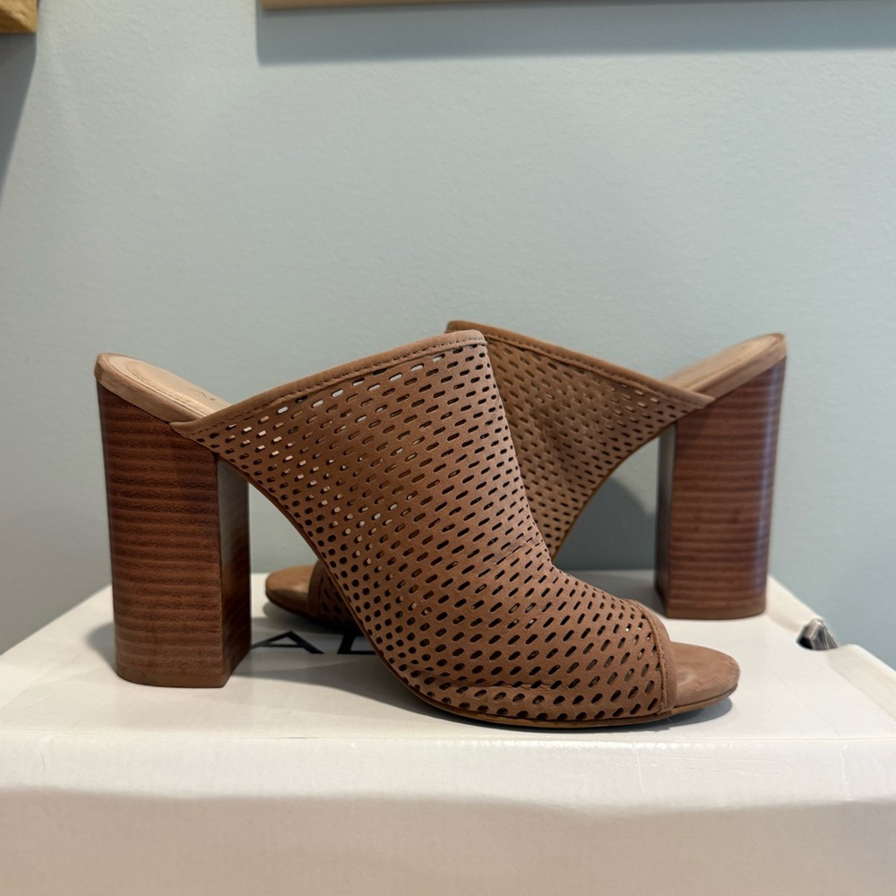 ALDO Tan Open-Toe Block Heel Mules - Picture 3 of 7